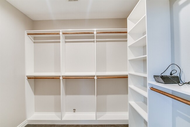 Building Photo - 5125 Carriage Bend Dr