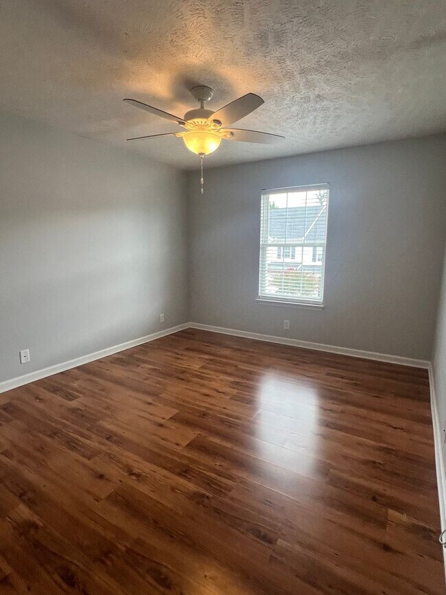 Building Photo - CONVIENT... TOWNHOME 2 BEDROOM 2.5 BATH