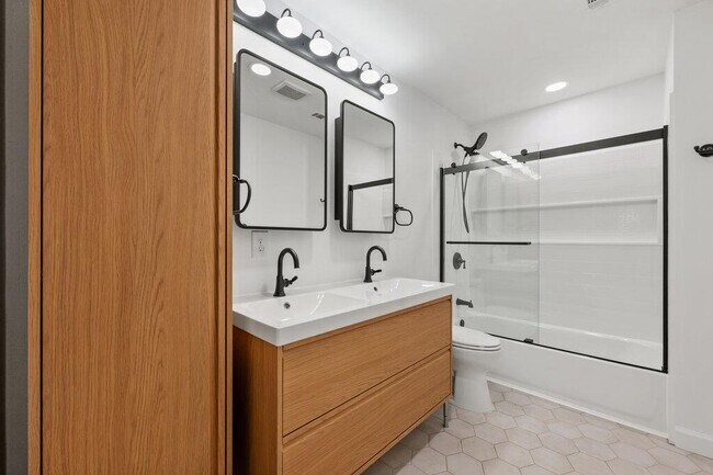 Building Photo - 7201 Chimney Corners