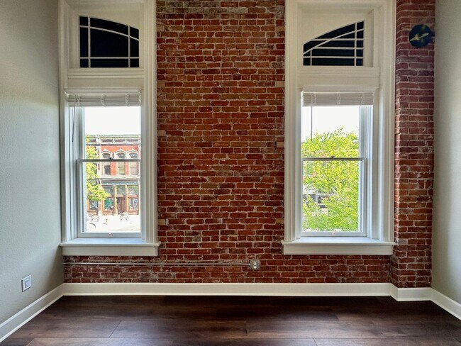 Building Photo - Modern Living with a Touch of Historic Charm