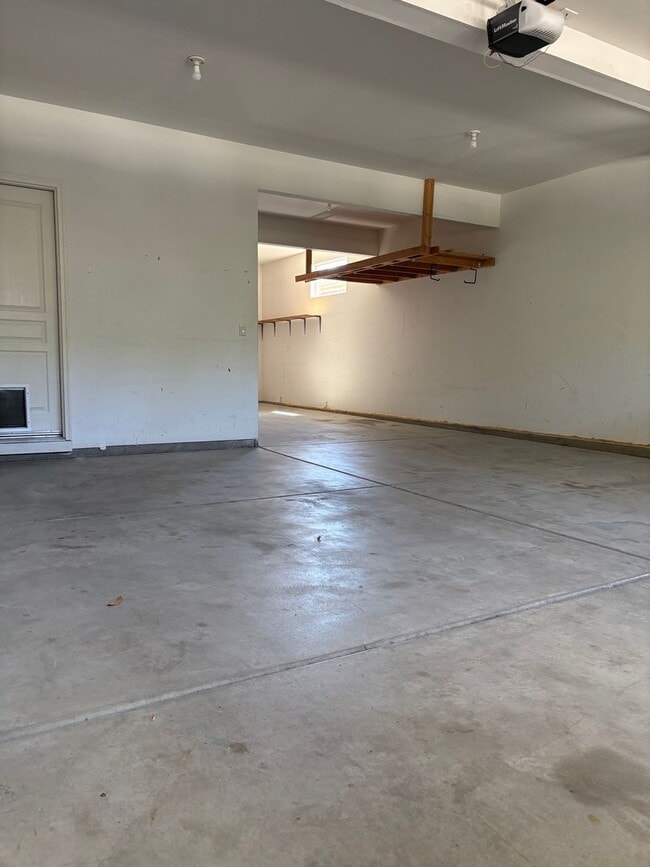 Building Photo - "Luxury Living: Stunning home with marble counter tops & Fireplace!"