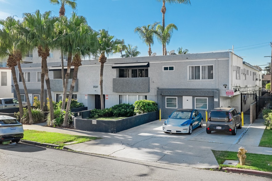 Primary Photo - 3537 Clarington Ave