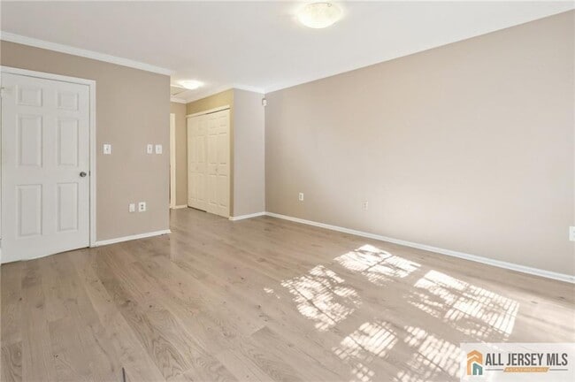 Building Photo - 10 Brookline Ct