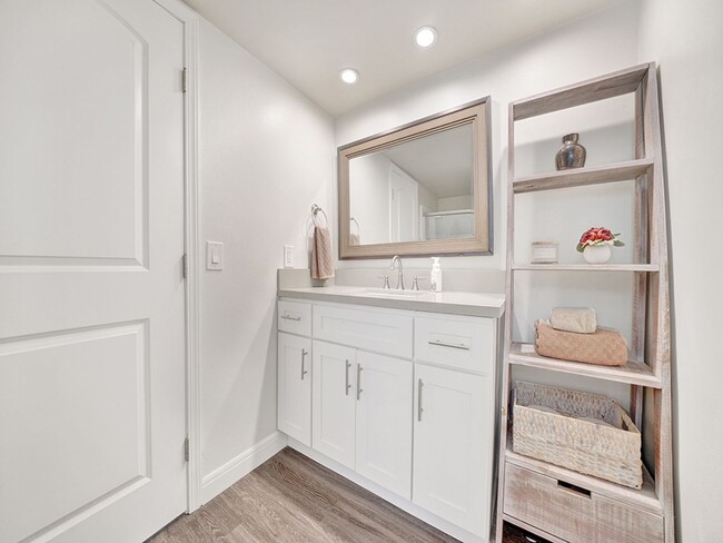 Building Photo - 7405 Seashore Dr