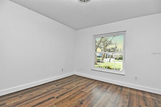 Building Photo - 112 Hillcrest Dr