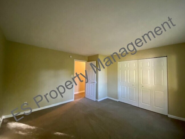Building Photo - 3 Bedroom 1 Bathroom Ranch Style Home in Perry Township!