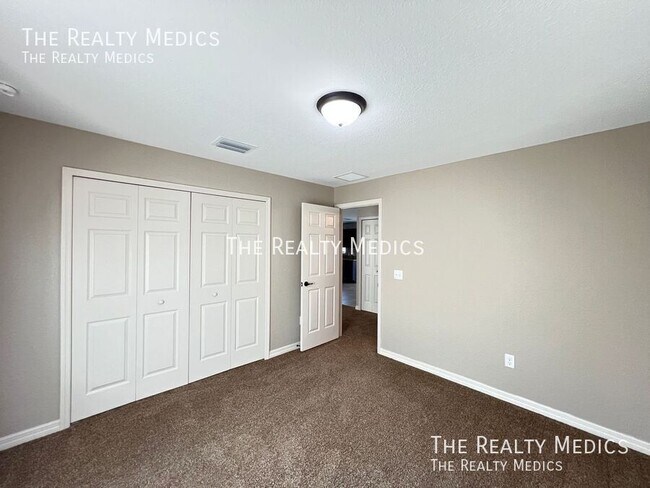 Building Photo - 53 Maple Dr