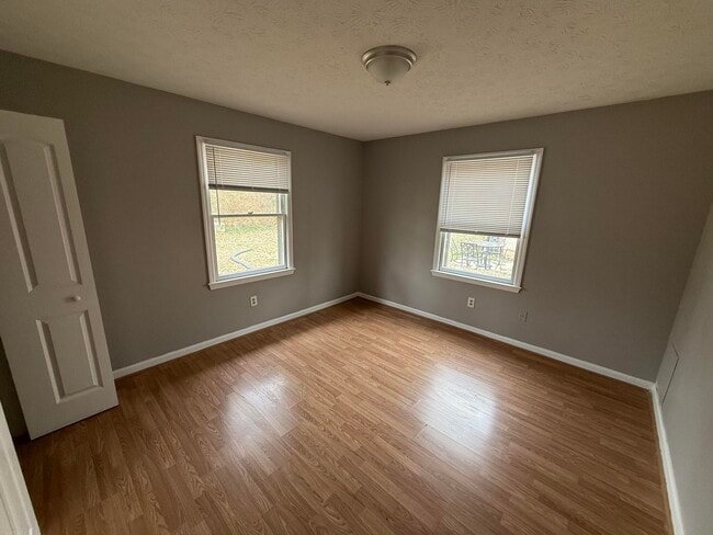 Building Photo - 327 Garden Park Dr