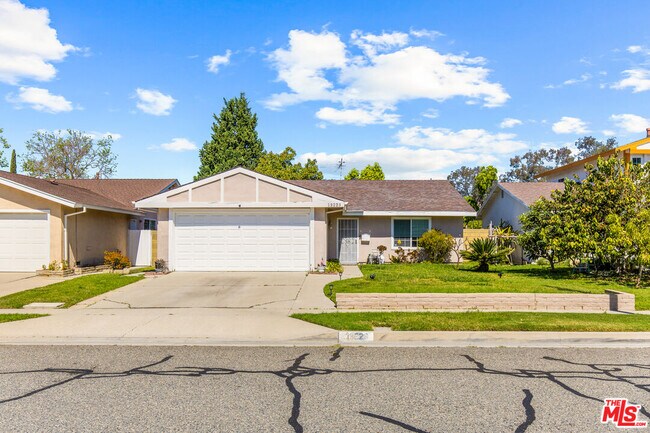 Building Photo - 13223 Arabella St