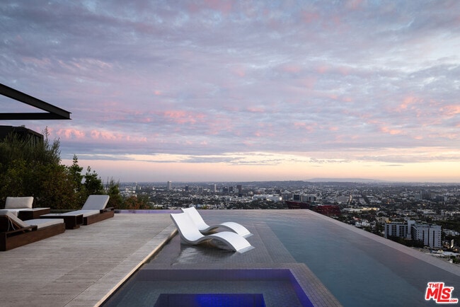 Building Photo - 1305 Collingwood Pl