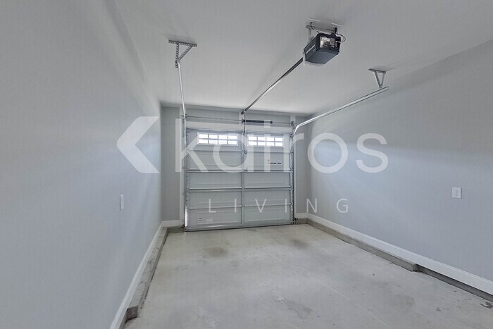 Building Photo - 3709 Oak Leaf Wy