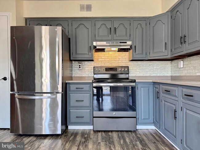 Building Photo - 401 Butternut Ct