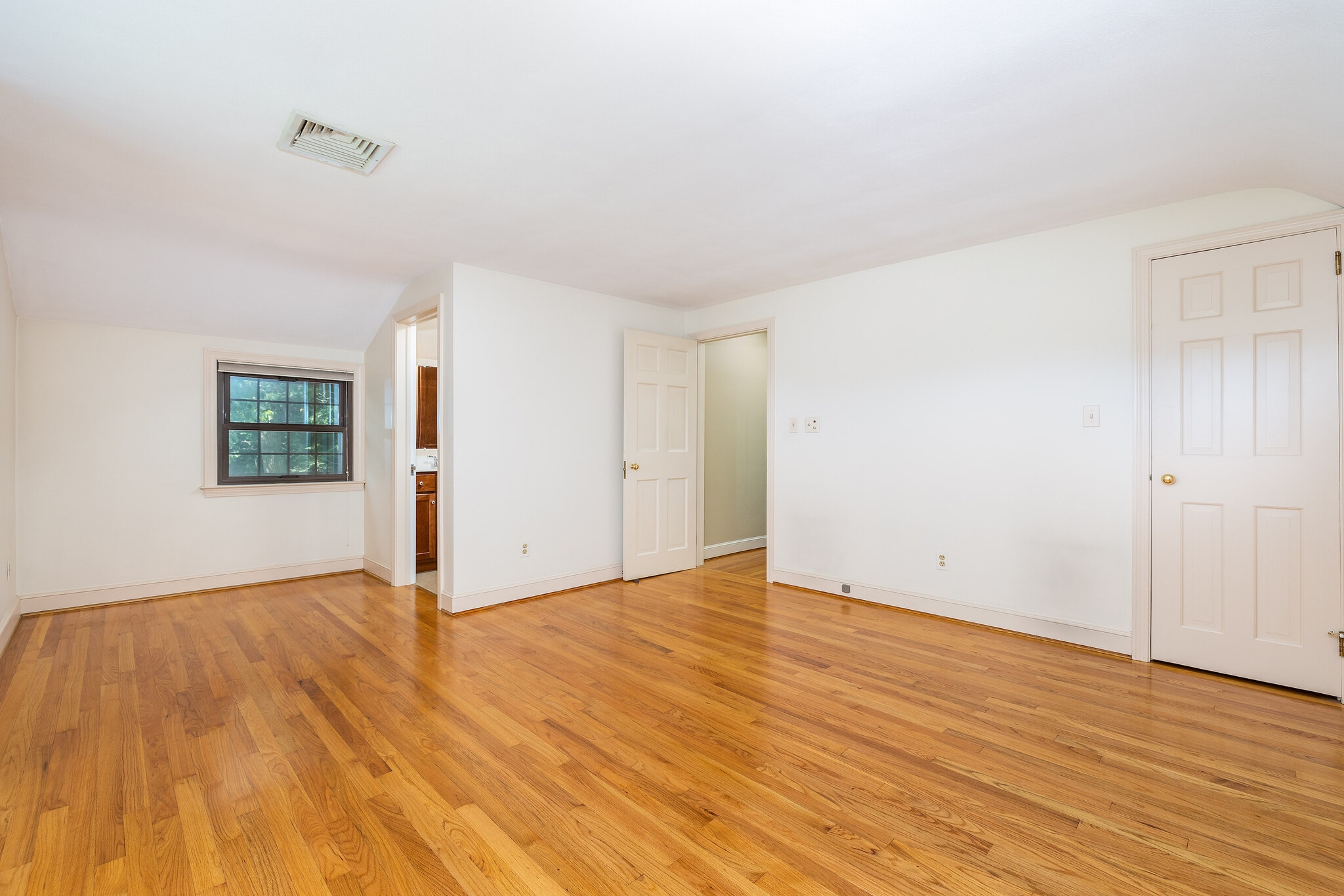 Building Photo - 171 Silver St