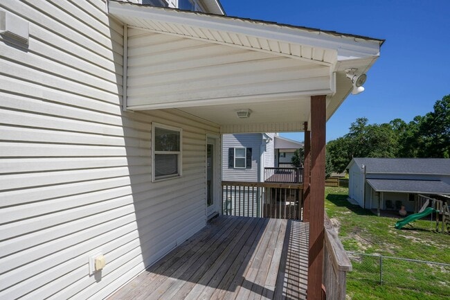 Building Photo - Charming 3-Bedroom Home with Coastal Count...