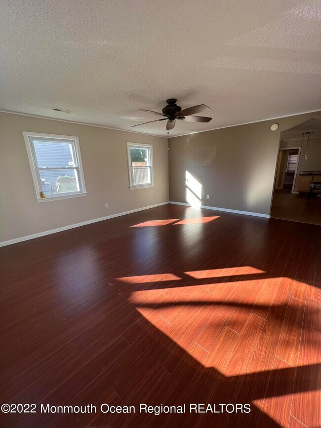 Building Photo - 451 Harnell Ave