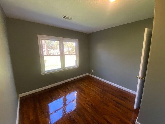 Building Photo - **AVAILABLE NOW**East Columbus, GA 4 Bedroom / 1 Bathroom Home for Rent