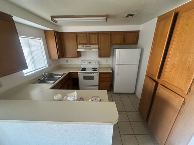 Building Photo - 2nd Floor Condo-Gated Community