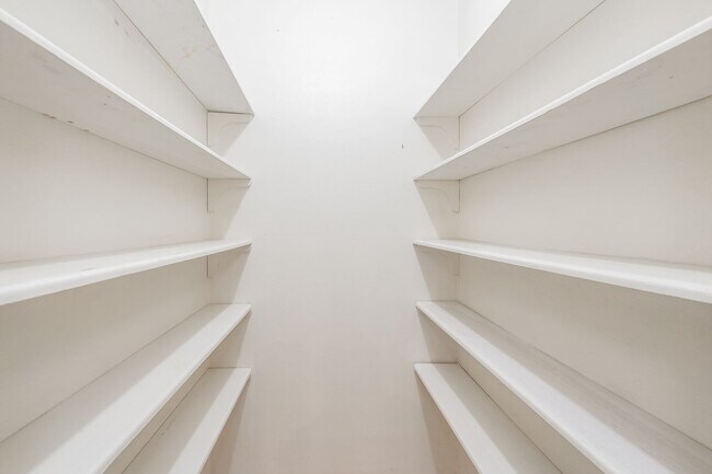 Building Photo - Prime Location in Overton West! Spacious D...