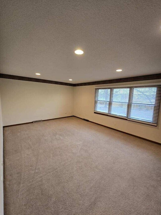 Building Photo - 5109 Coachman Rd