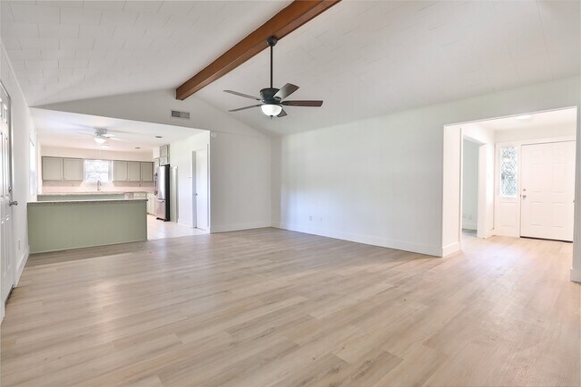 Building Photo - 606 Venice St