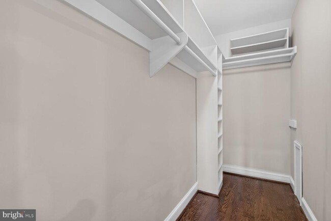 Building Photo - 6216 Goodview St