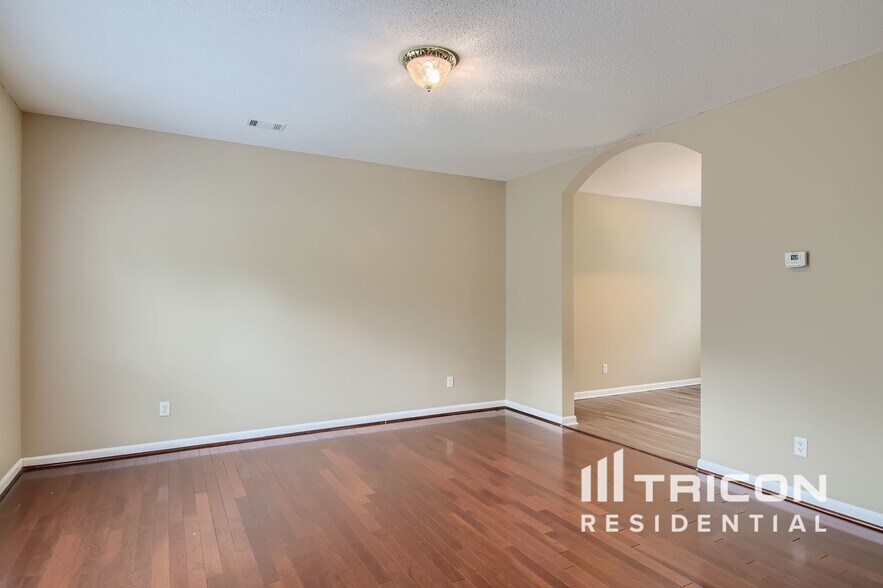 Building Photo - 110 Melrose Creek Dr