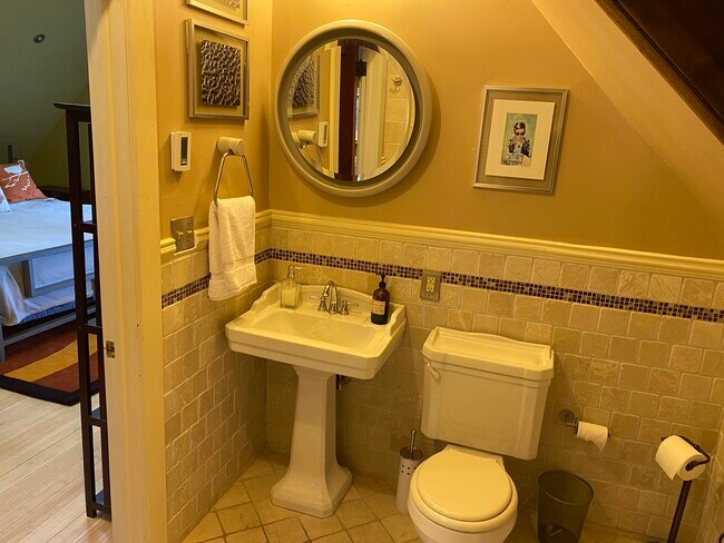 Building Photo - 285 Norwood Ave