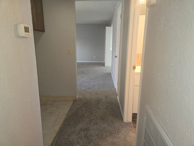 Building Photo - Spacious 2BD/2BTH with Private 2 Car Garage! (Ground Floor)