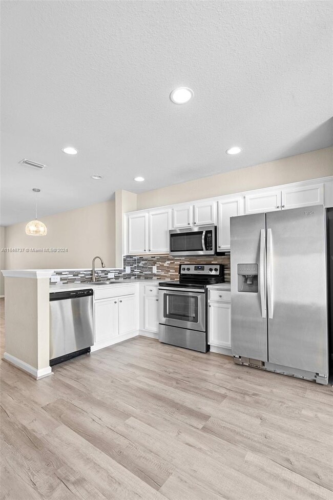 Building Photo - 4481 SW 49th Ave