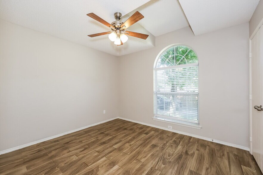 Building Photo - 5807 Diamond Oaks Ct