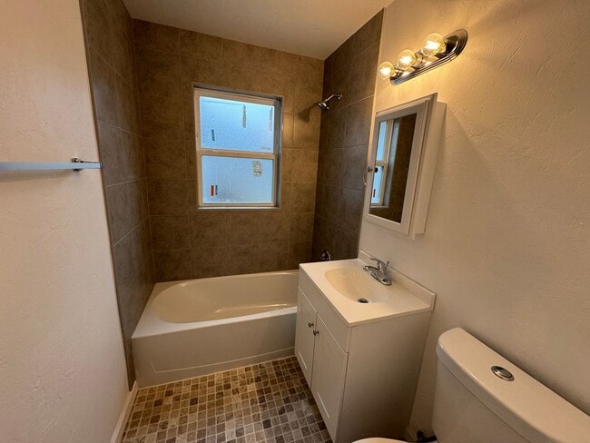 Building Photo - 3 bedroom, 1 bath home for rent in OKC near Del City (Sunnylane and 59th).  Completely remodeled ...