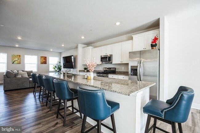 Building Photo - 4165 Brodie Pl