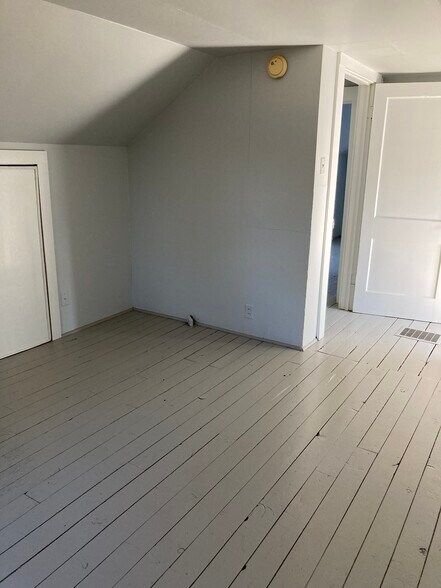 Back BR - 838 Shober St