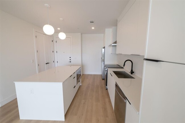 Building Photo - 1701 Simond Ave Ave