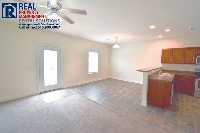 Building Photo - Large 2bd 2.5ba townhome in Murfreesboro! ...