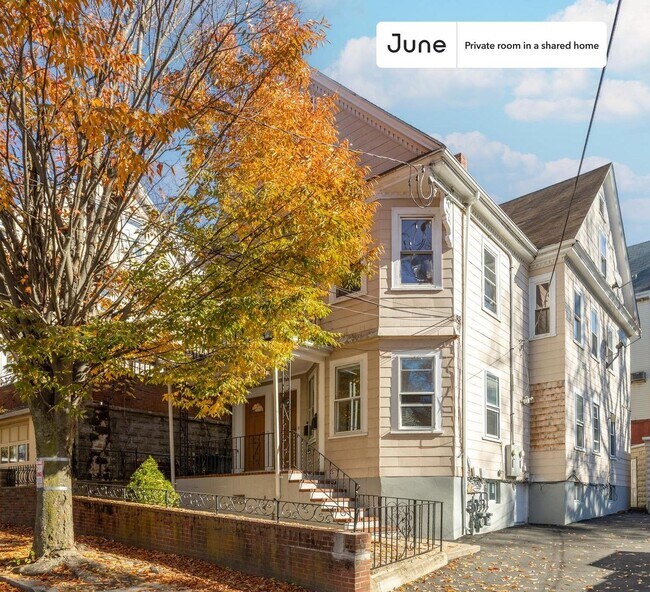 Building Photo - Room in Shared 4 bed/1 bath home
