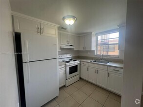 Building Photo - 50 W 31st St
