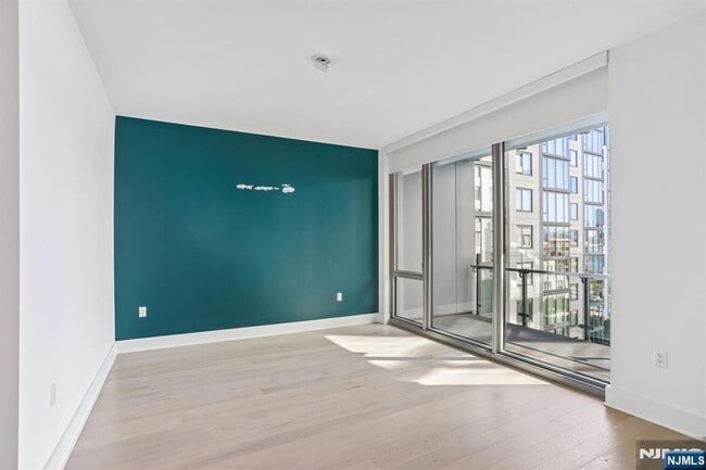 Building Photo - 9 Ave at Port Imperial