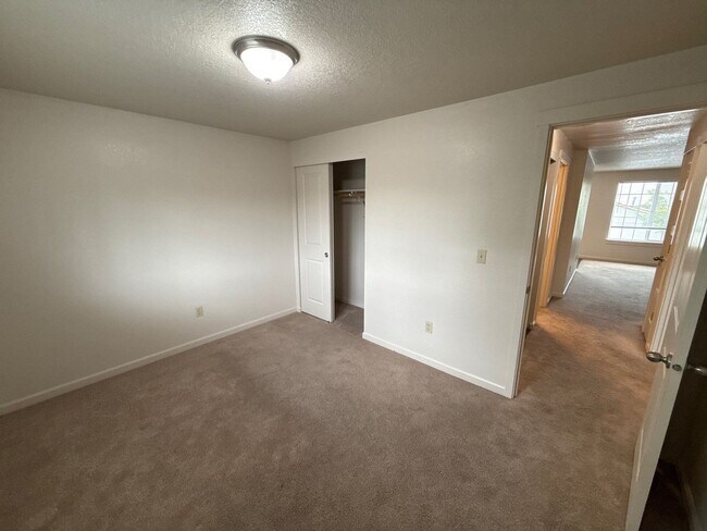 Building Photo - 905 Bryan Ct