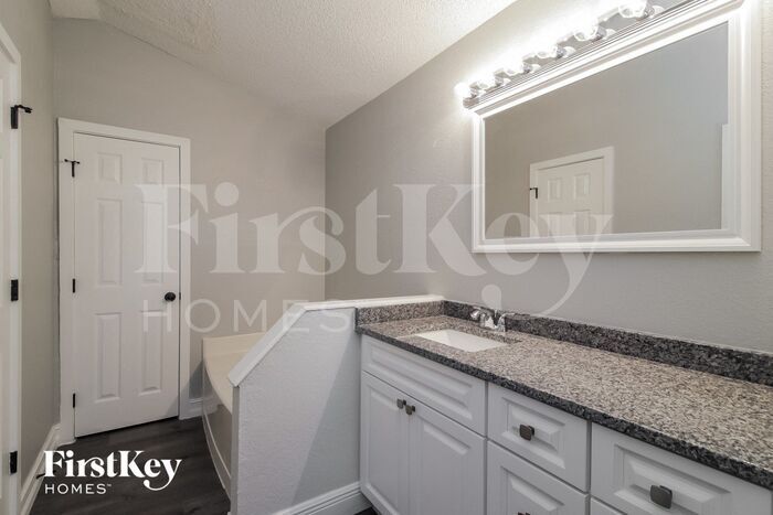 Building Photo - 980 Sylvia Dr
