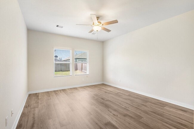 Building Photo - 5811 Blue Grama Dr