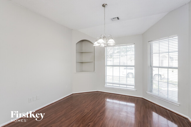 Building Photo - 2500 Crystal Falls Dr