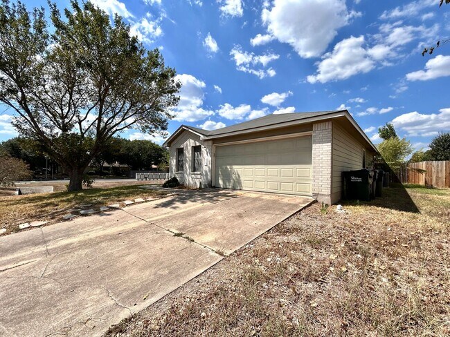 Building Photo - 3 Bed | 2 Bath – Cozy One-Level Home with ...