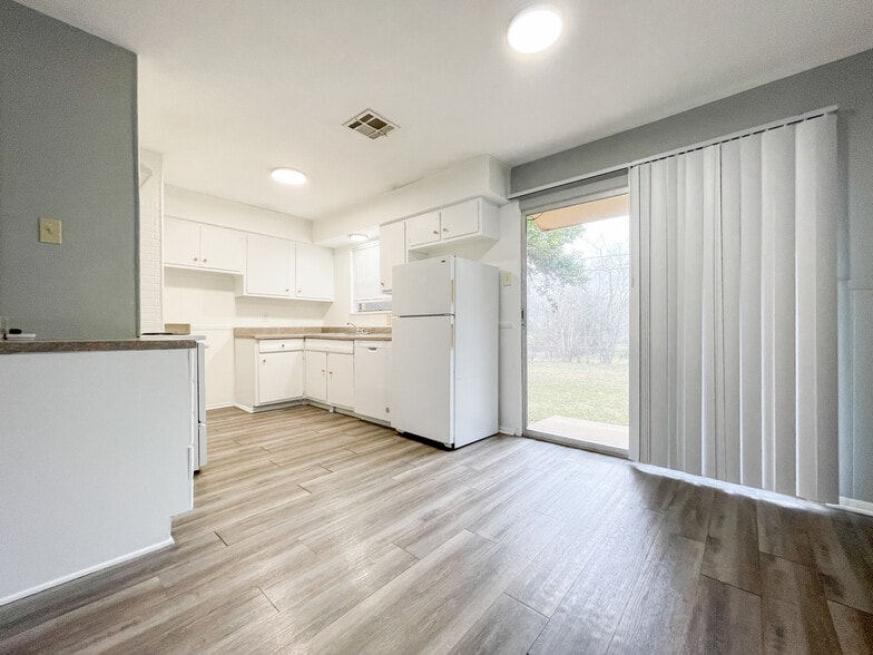 Building Photo - 1118 La Porte Dr