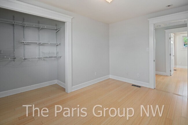 Building Photo - Exceptional Green Lake 3BR * Gorgeous In &...