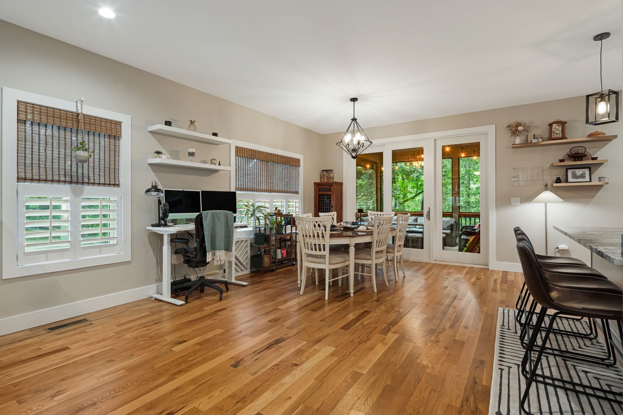 Dining area with flexible space - 33 Rex Dr