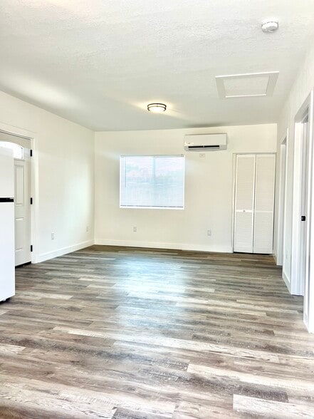 Building Photo - 17205 Saticoy St