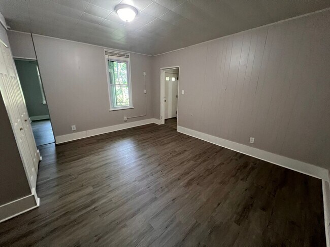 Building Photo - Rare 6 Bedroom Rental in Pittsburgh – Modern Updates & Room for Everyone!