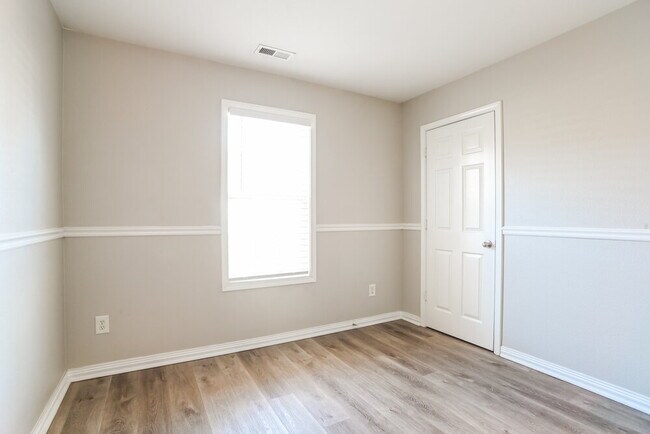 Building Photo - 1007 Kansas City Dr