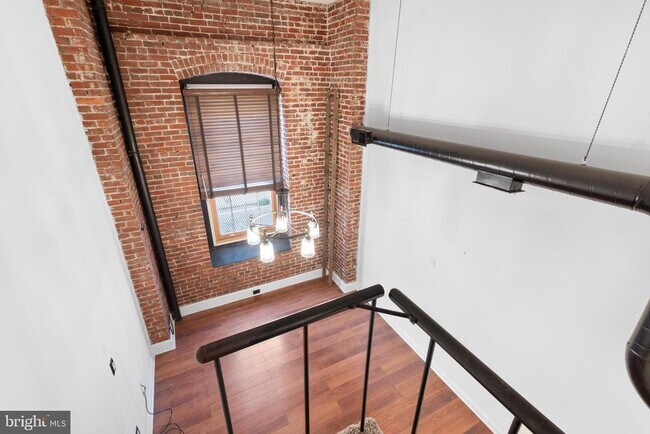 Building Photo - 130-36 N Bread St